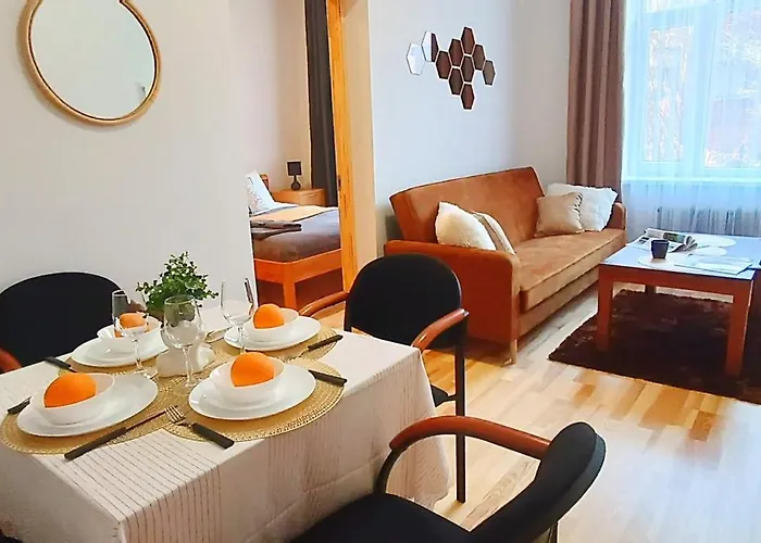 Cozy & Bright With Park Nearby - Free Parking, Riga, Up To 5 Guests